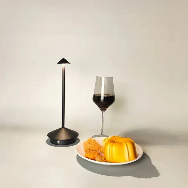 馬羅達設計桌燈 | 1+1 免費