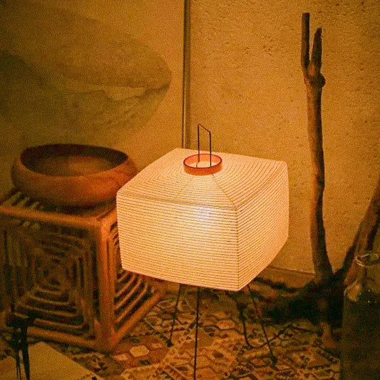 陽子立方形三腳落地燈 | 1+1 免費