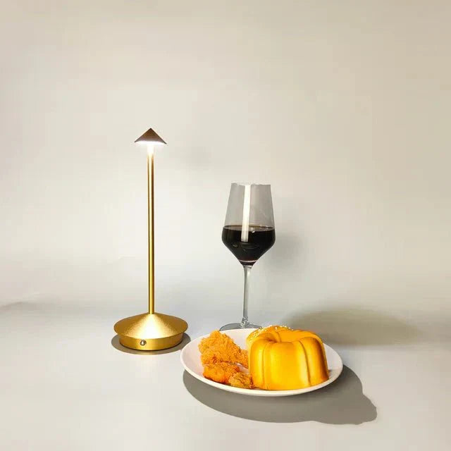 馬羅達設計桌燈 | 1+1 免費